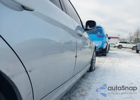 2011 BMW 328I xDrive z USA, uszkodzony, nr VIN WBAPK7C53BA463799